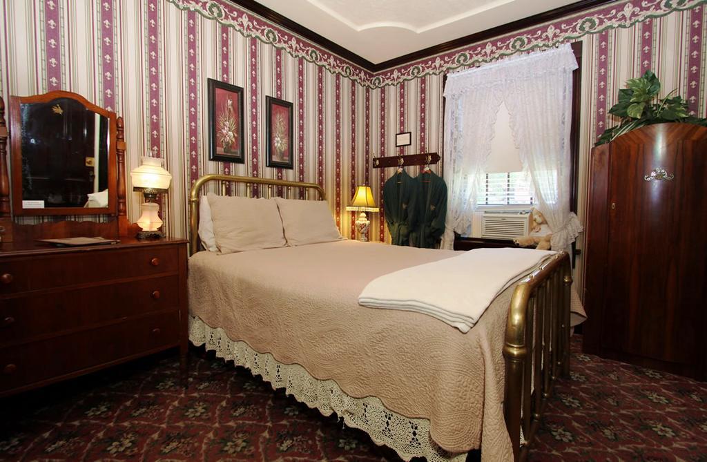 The National Hotel Джеймстаун Номер фото
